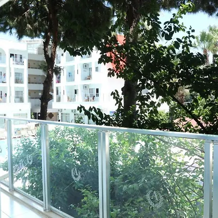 Club Atrium & فندق مرمريس