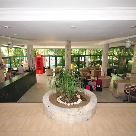 Club Atrium & فندق مرمريس
