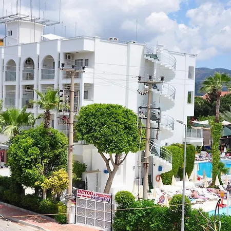 Club Atrium & فندق 3*