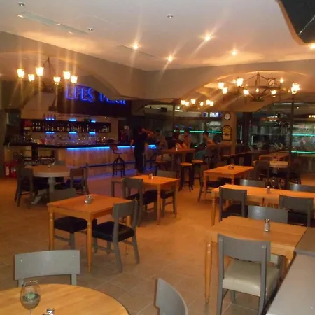 Club Atrium & 马尔马里斯