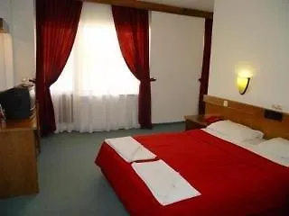 Club Atrium & 3*